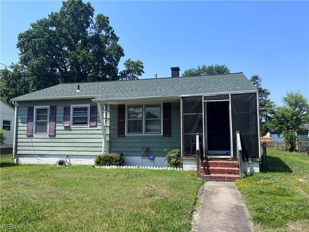 204 Twin Oaks Drive, Hampton